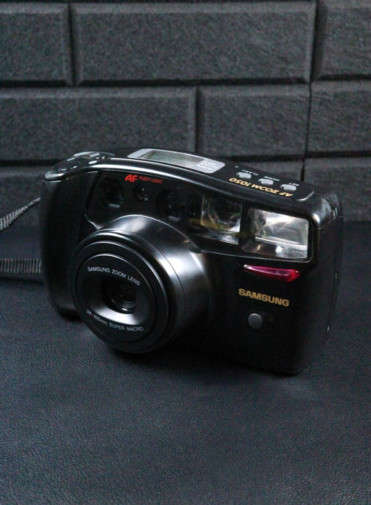 Samsung AF Zoom 1050 Vintage 1990's 35mm Film Camera, Case + Batteries - Working