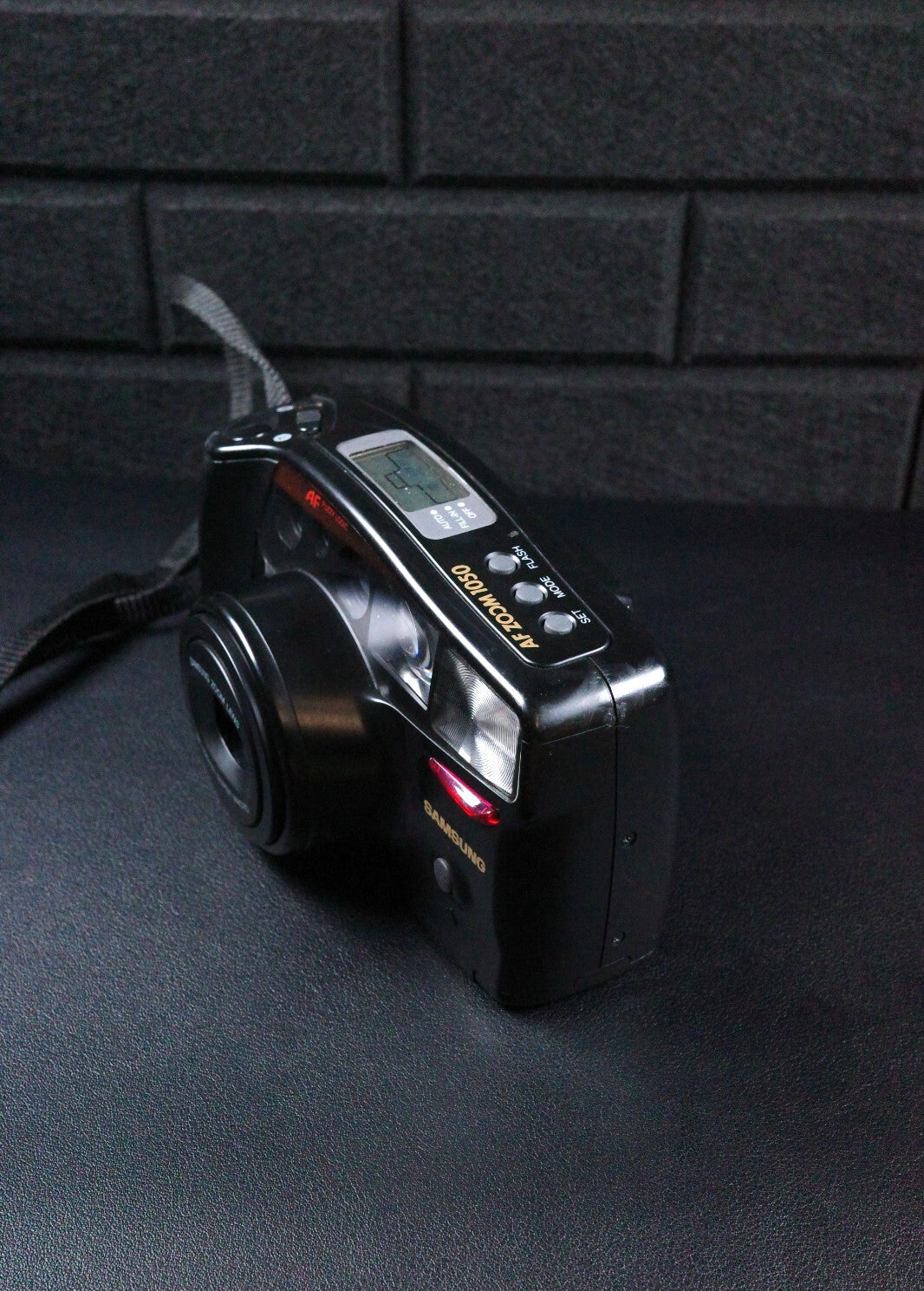 Samsung AF Zoom 1050 Vintage 1990's 35mm Film Camera, Case + Batteries - Working