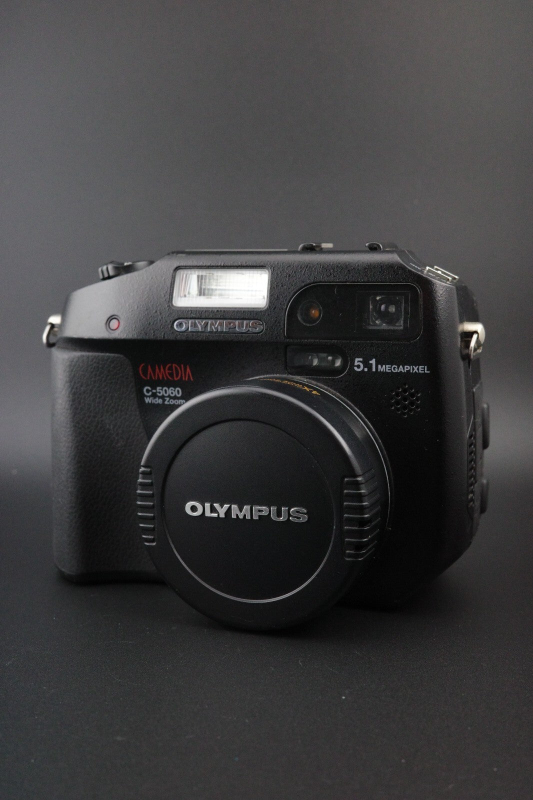 Olympus C-5060 Wide Zoom 5.1MP Digital Camera, 1GB Lexar CF Card & Bag - Working