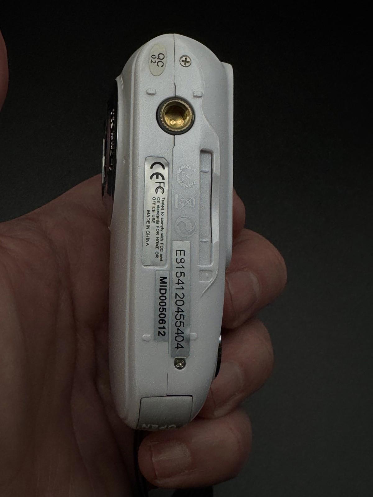 Vivitar Vivicam 7122 Digital Camera 7.1 MP + Batteries Tested and Fully Working