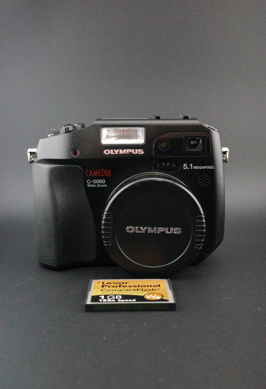 Olympus CAMEDIA C-5060 Retro 5.1MP Flip Screen Digital Camera + Card - Working