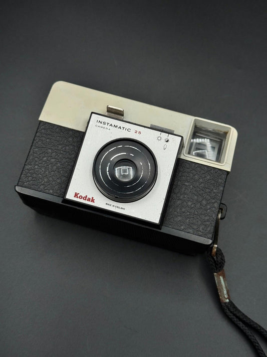 Vintage 1960's Kodak Instamatic 25 Retro 126 Film Camera - Winds & Fires (C177)