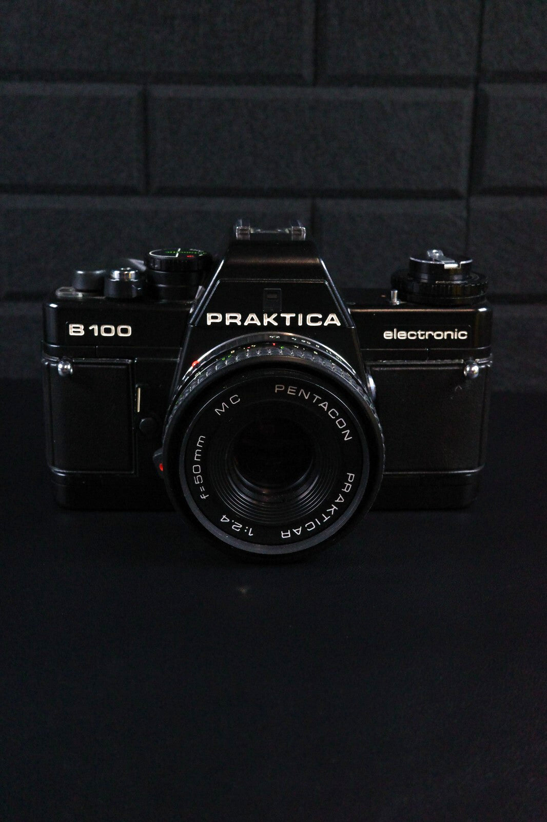 Praktica B200 Electronic 35mm Film Camera + Pentacon 50mm f2.4 Lens - Working