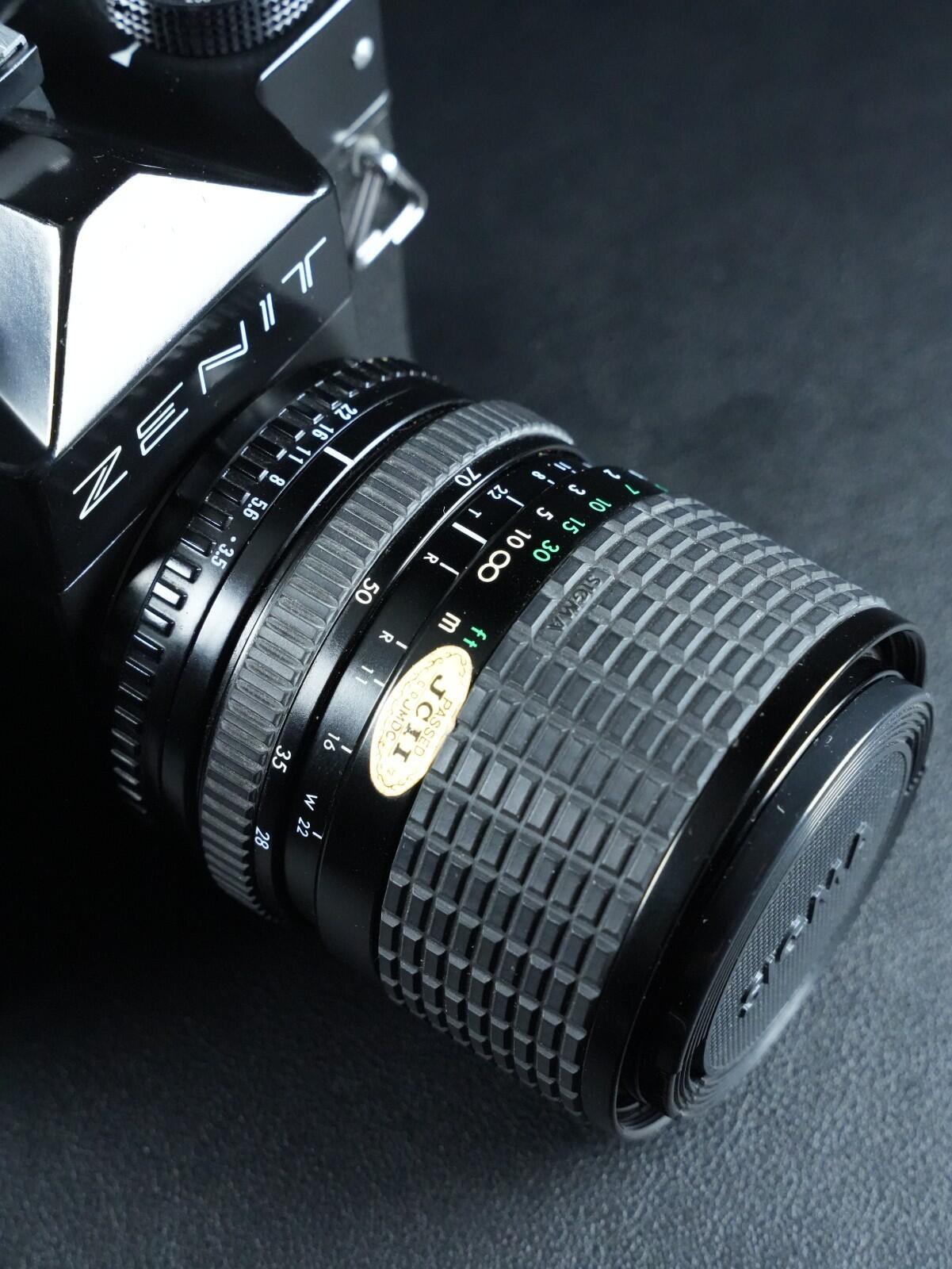 Zenit TTL Vintage 1980's 35mm Film Camera + Sigma 28-70mm (Faulty Light Meter)
