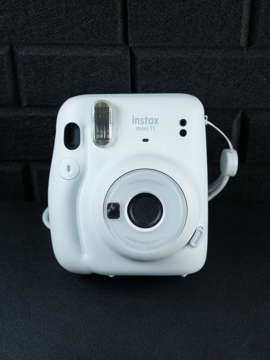 Boxed Fujifilm Instax Mini 11 White Instant Camera - Works Perfectly (424)