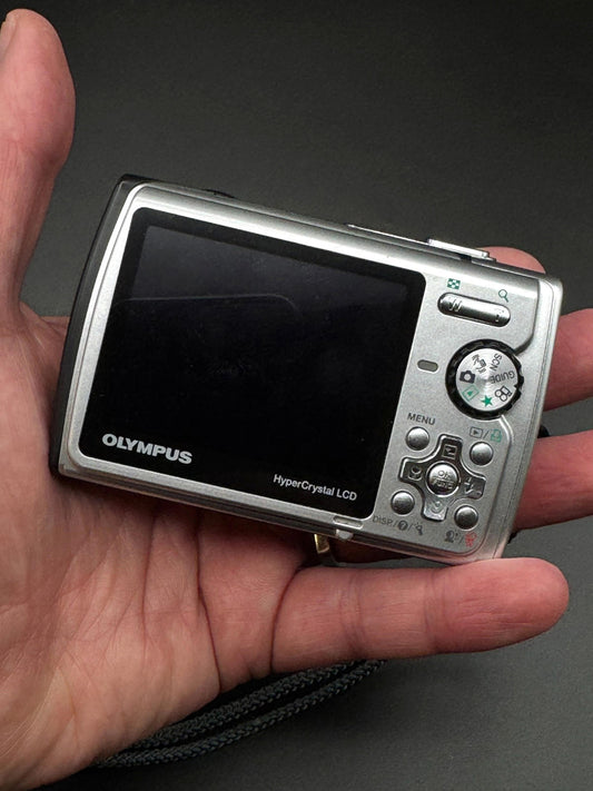 Olympus MJU 790 SW Compact Digital Camera 7.1MP 3x Optical Zoom - Working (B103)