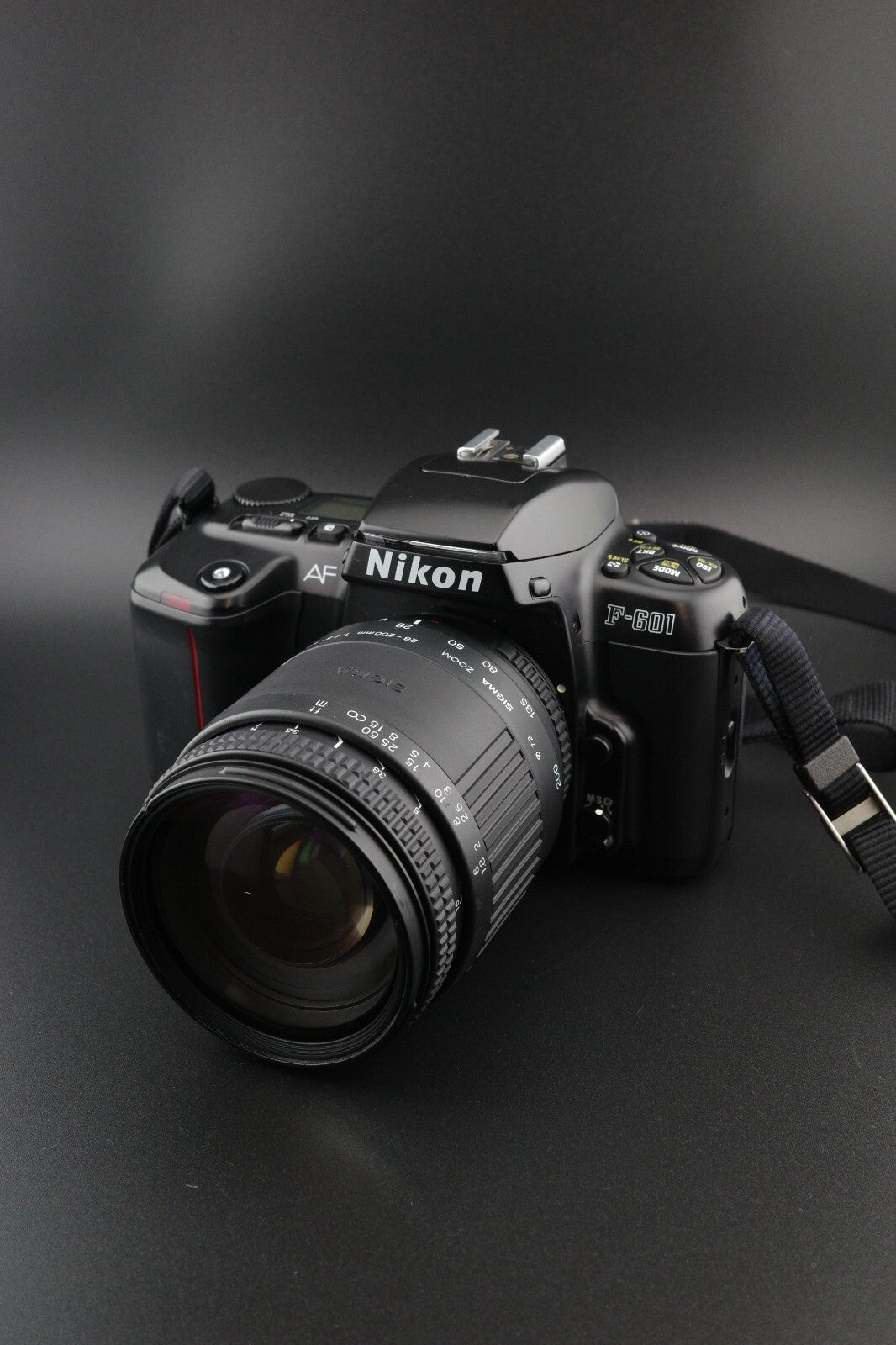 Nikon F-601 35mm SLR Film Camera + Sigma 28-200mm Lens - Film Tested & Working
