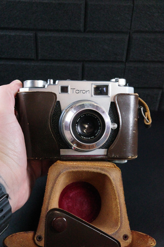 Taron 35 Vintage 1950's Camera + Case - Winds & Fires - Faulty Jammed Focusing Lever