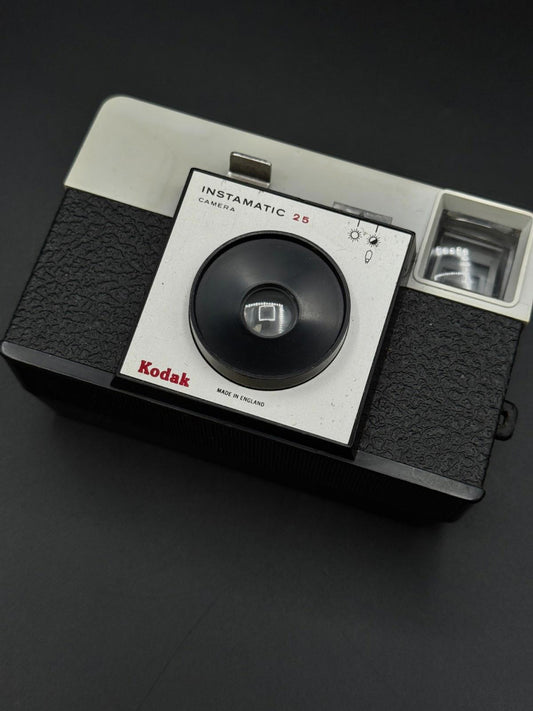 Vintage 1960's Kodak Instamatic 25 Retro 126 Film Camera - Winds & Fires (B126)