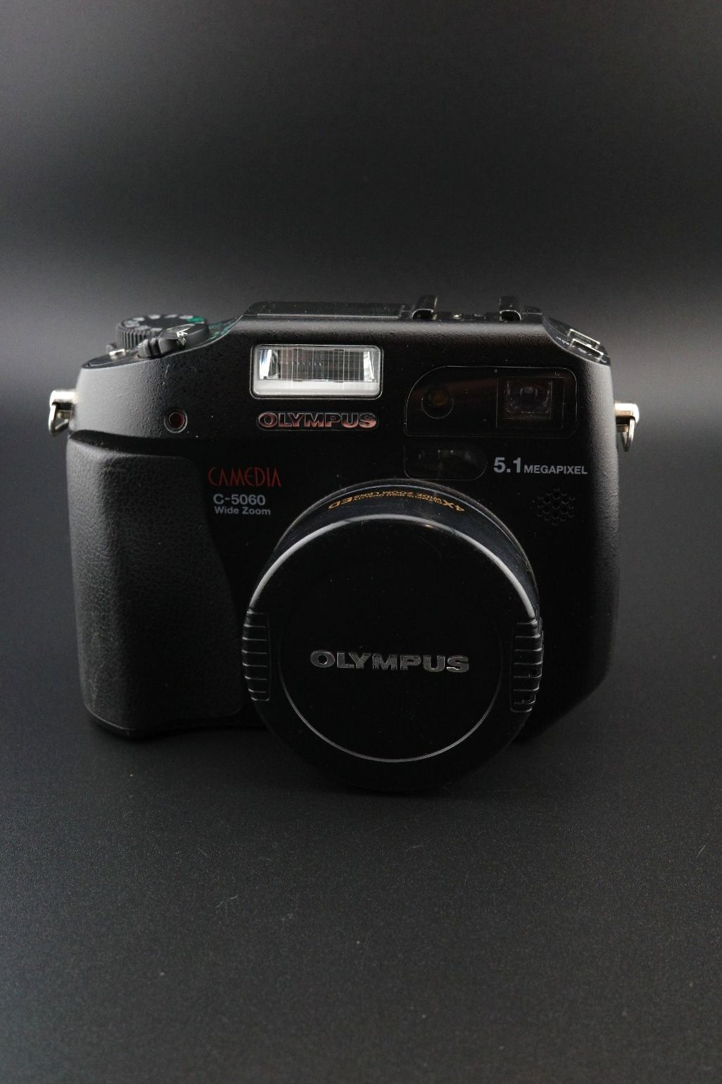 Olympus Camedia C-5060 5.1MP Digital Camera + New 2GB Card & Battery - Working