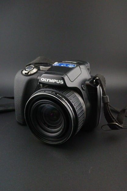 Olympus SP-565UZ 10MP CCD 20x Zoom Digital Camera + Batteries Tested & Working