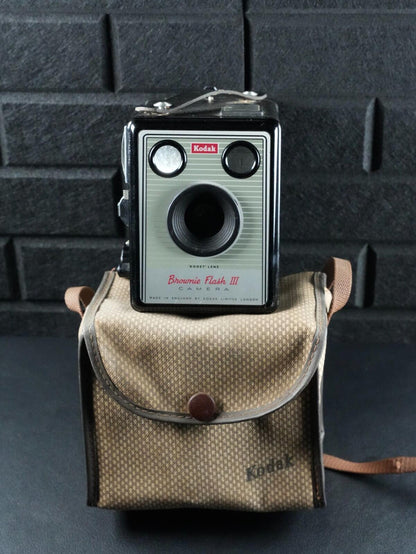 Kodak Brownie Flash III Vintage 1950's 127 Film Box Camera + Case - Working W541