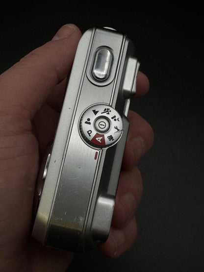 Vivitar ViviCam 5385 Digital Camera 5.0MP 3x Zoom + Batteries - Tested & Working