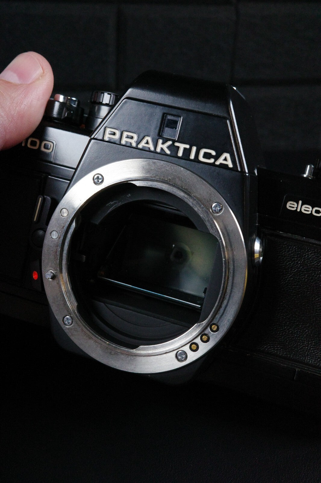 Praktica B200 Electronic 35mm Film Camera + Pentacon 50mm f2.4 Lens - Working