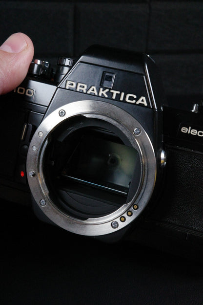 Praktica B200 Electronic 35mm Film Camera + Pentacon 50mm f2.4 Lens - Working