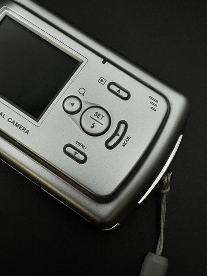 Fully Working Vivitar ViviCam 3105s 3.2MP Digital Camera + New Case & Batteries