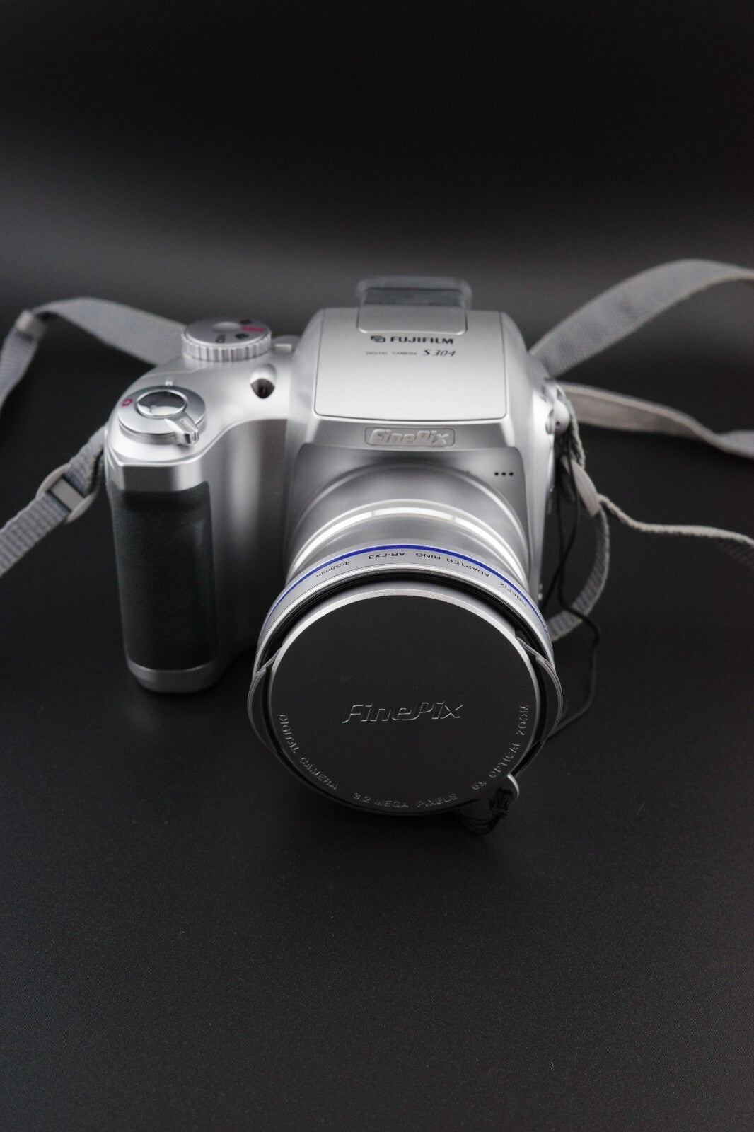Fujifilm Finepix S304 3.2mp Digital Zoom Camera + XD Card & Batteries - Working