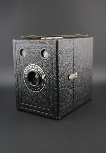 Kodak Six-20 Popular Brownie Vintage 1940's 620 Film Box Camera Tested Working