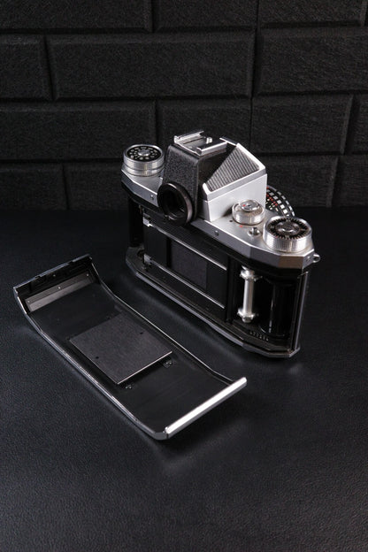 Vintage Praktica IV F 35mm Film Camera & 50mm f/2.8 Lens - Faulty (Read Details)