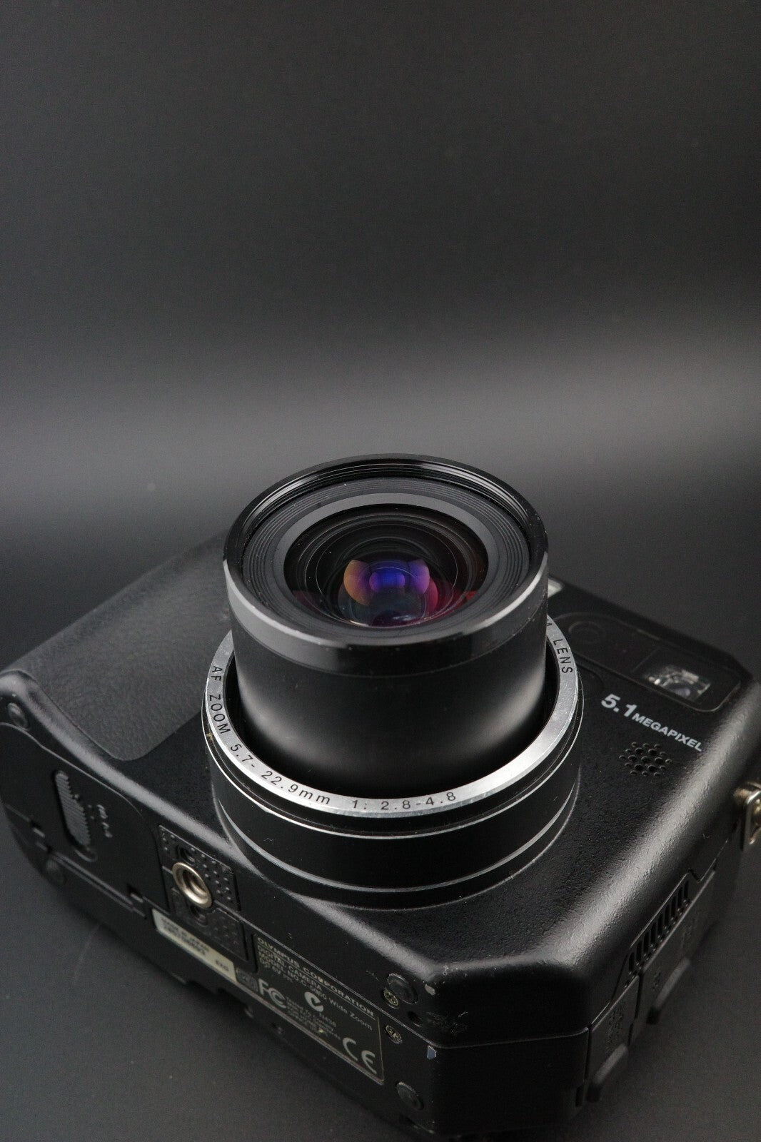 Olympus C-5060 Wide Zoom 5.1MP Digital Camera, 1GB Lexar CF Card & Bag - Working