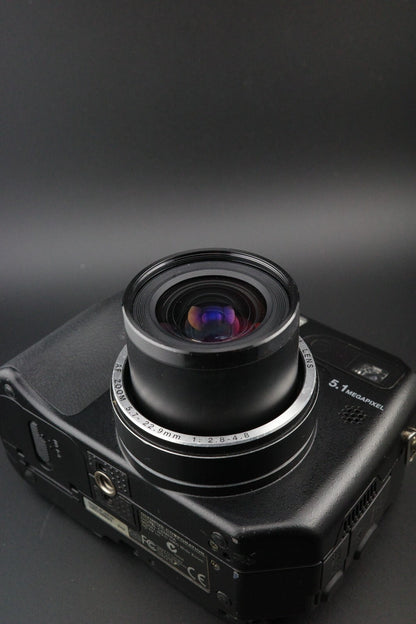Olympus C-5060 Wide Zoom 5.1MP Digital Camera, 1GB Lexar CF Card & Bag - Working