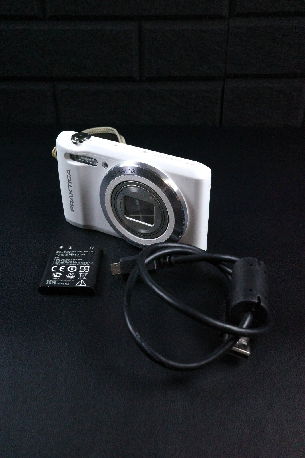 Praktica Luxmedia Z212 20MP Digital Camera – White + Battery - Tested & Working