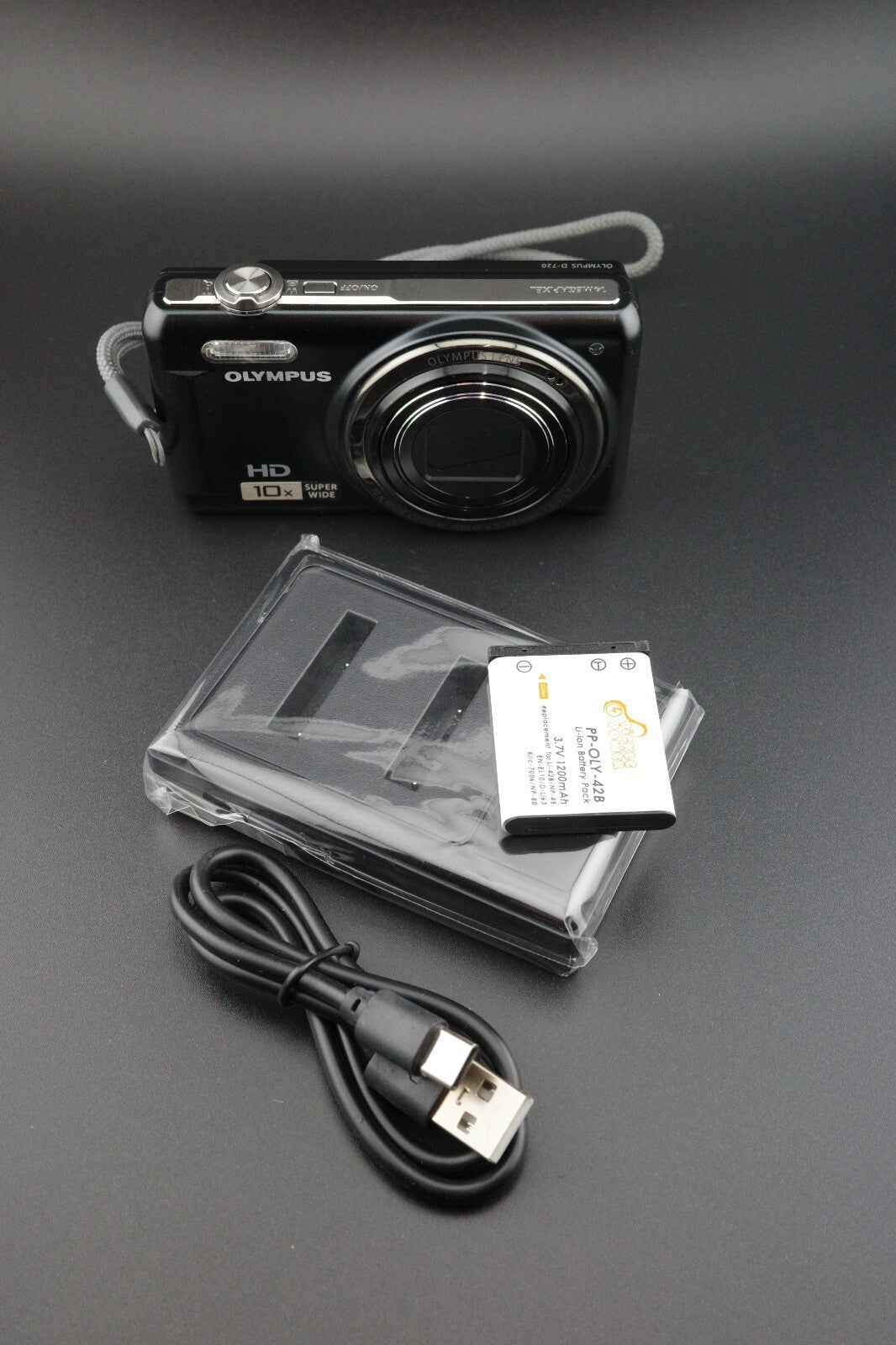 Olympus D-720 14MP 10x Zoom Digital Camera + New Battery & Charger - Working