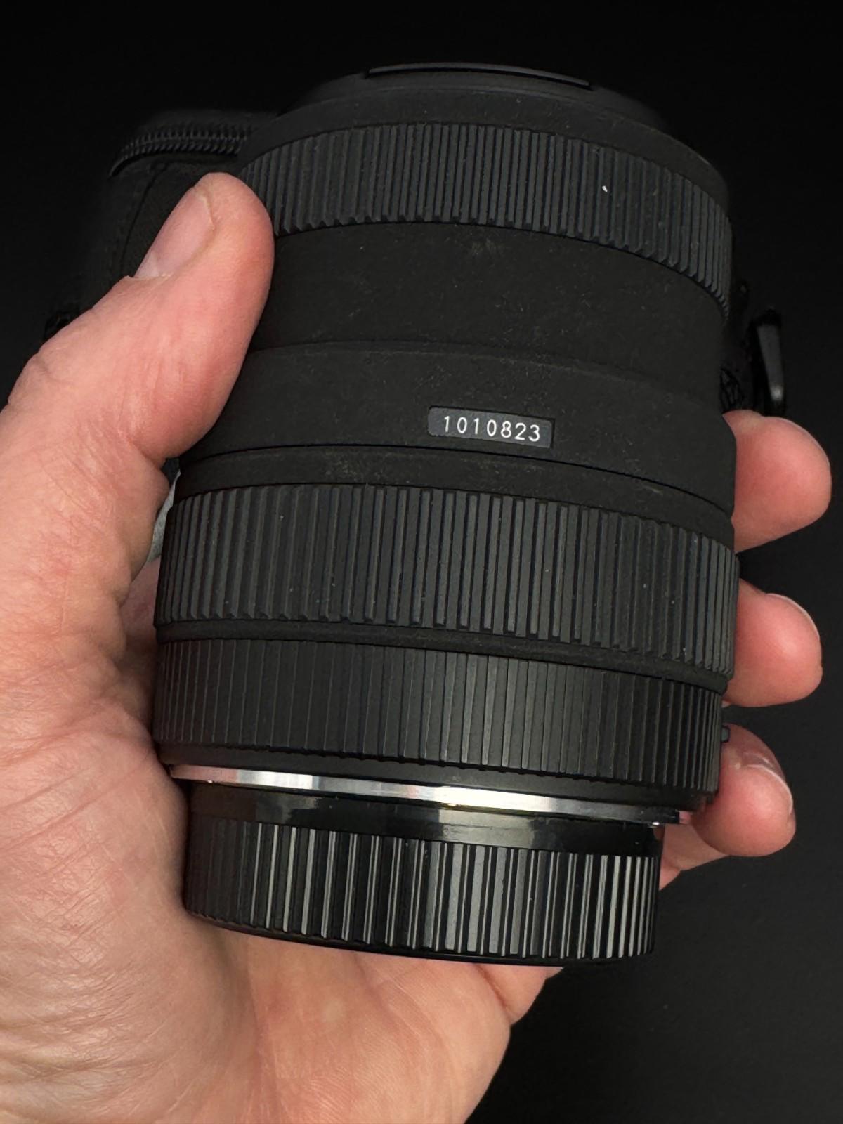 Sigma DC 55-200mm Telephoto Lens F/4.0-5.6 Nikon HSM - Near Mint Working (C307)