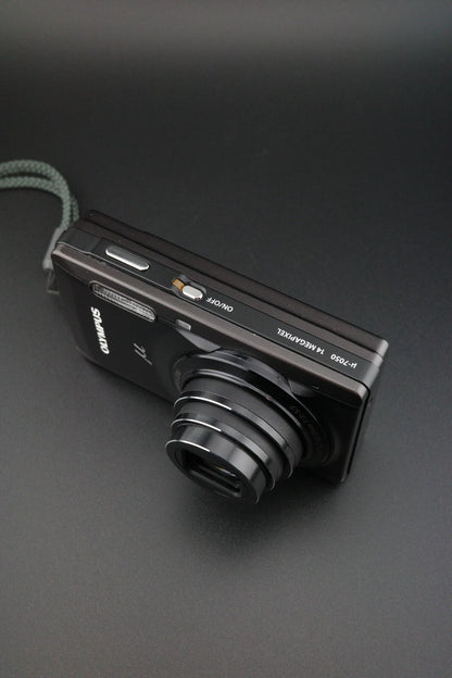 Olympus Mju 7050 14MP Digital Camera 7x Zoom + New Battery & Charger - Working