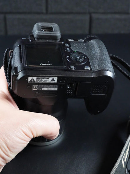 Fujifilm FinePix S5600 Compact Digital Bridge Camera 5MP 10x Zoom - Working