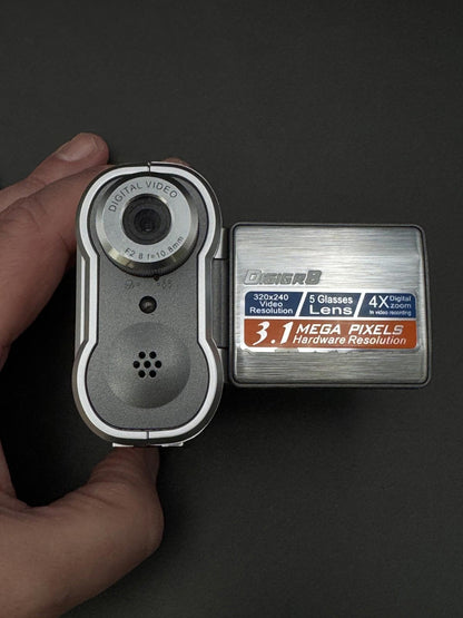 Boxded & Working Digigr8 DV182 Silver Compact Digital Video Camera + Batteries