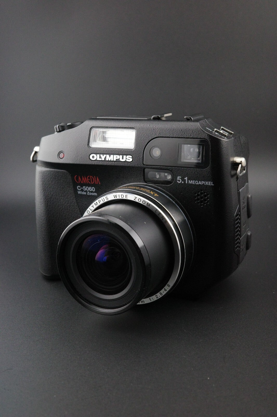Olympus C-5060 Wide Zoom 5.1MP Camera + 512MB CF Card, New Battery and Bag