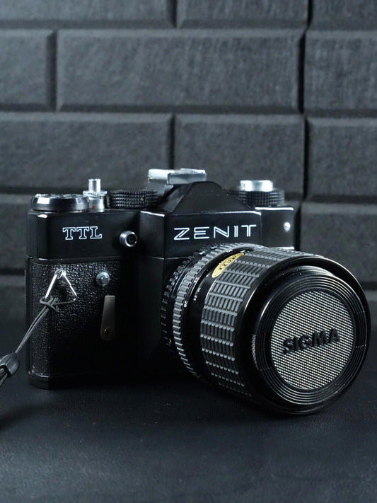 Zenit TTL Vintage 1980's 35mm Film Camera + Sigma 28-70mm (Faulty Light Meter)