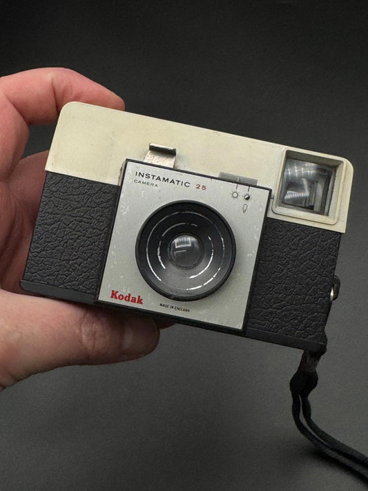 Vintage 1960's Kodak Instamatic 25 Retro 126 Film Camera - Winds & Fires (C177)