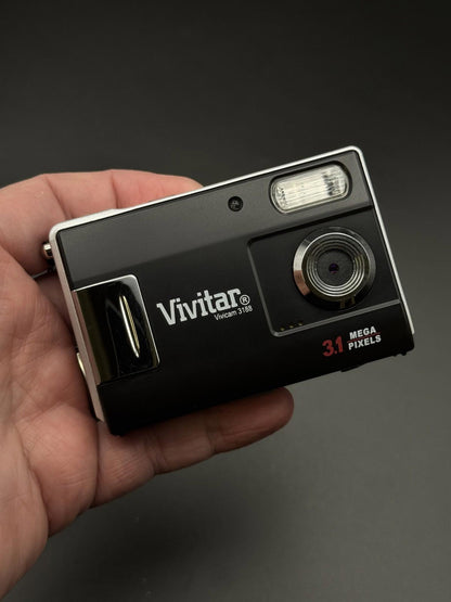 Fully Working Vivitar 3.1 Mega Pixels Compact Digital Camera + Case & Batteries