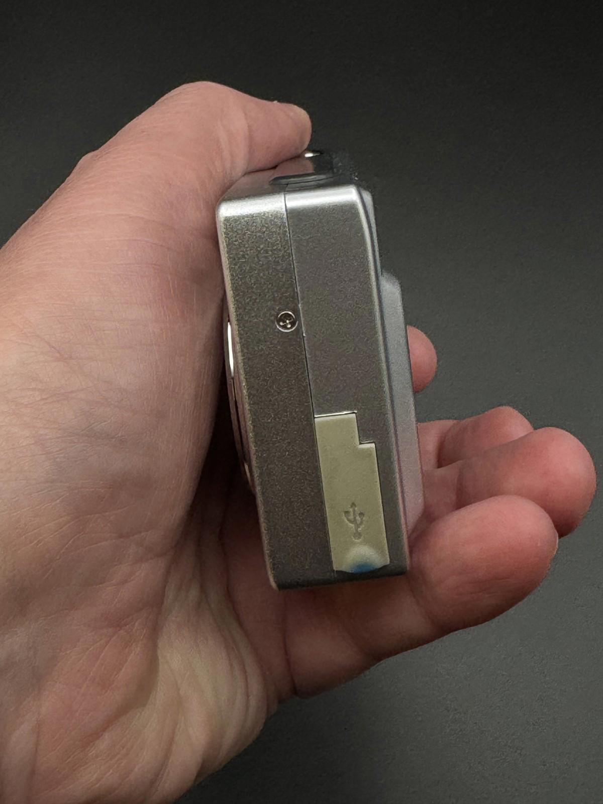 Vivitar Vivicam 3720 3MP Digital Camera + Box, Case & Batteries - Fully Working