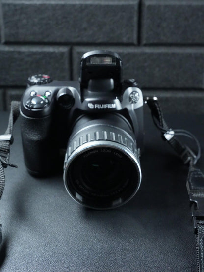 Fujifilm FinePix S5600 Digital Bridge Zoom Camera 5.1MP & Lowepro Case - Working