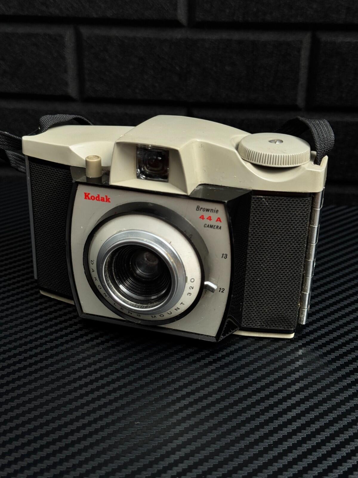 Kodak Brownie 44A Vintage 1960's 127 Film Camera - Winds & Fires (D316)