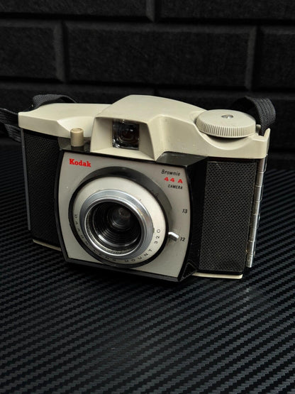 Kodak Brownie 44A Vintage 1960's 127 Film Camera - Winds & Fires (D316)
