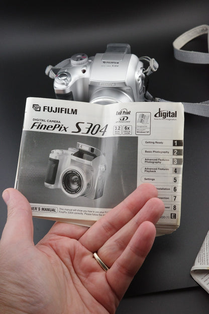 Fujifilm Finepix S304 3.2mp Digital Zoom Camera + XD Card & Batteries - Working