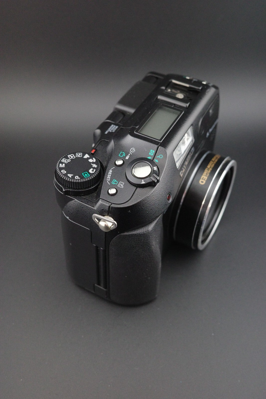 Olympus Digital Camera C-5060 Wide Zoom Flip Screen 5.1MP, Battery, Card & Bag