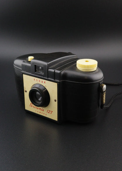 Vintage 1950's Kodak Brownie Bakerlite 127 Roll Film Camera - Tested & Working