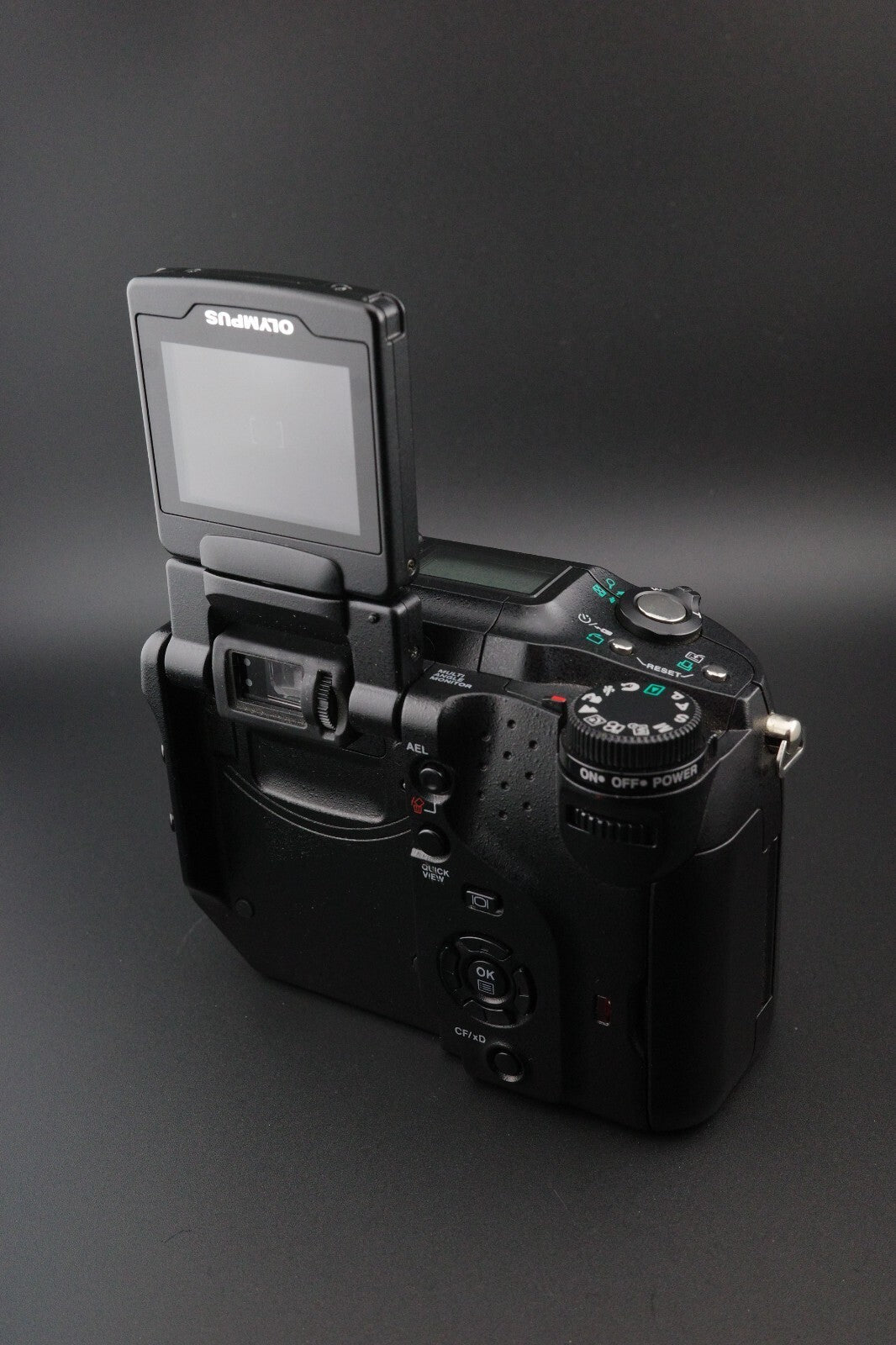 Olympus C-5060 Wide Zoom 5.1MP Camera + 512MB CF Card, New Battery and Bag