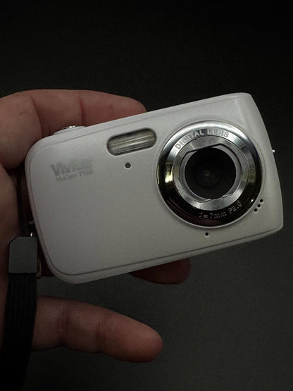 Vivitar Vivicam 7122 Digital Camera 7.1 MP + Batteries Tested and Fully Working