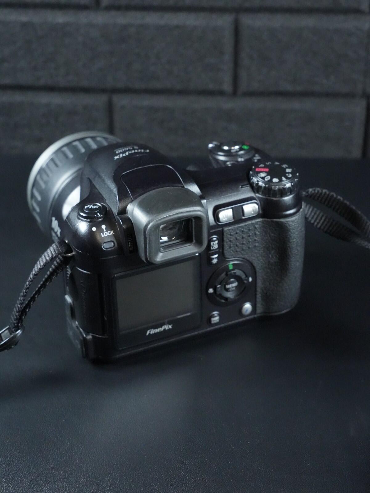 Fujifilm FinePix S5600 Compact Digital Bridge Camera 5MP 10x Zoom - Working