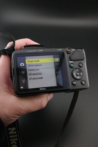 Nikon Coolpix L340 20.2MP 28x Zoom Camera + Card & Bag - Working - Screen Fault