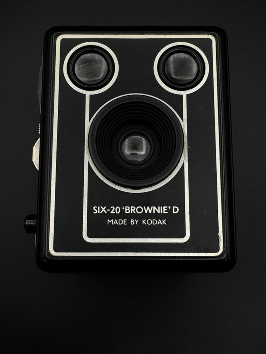 Working Kodak Brownie Six-20 Model D Vintage Film Camera with Case
