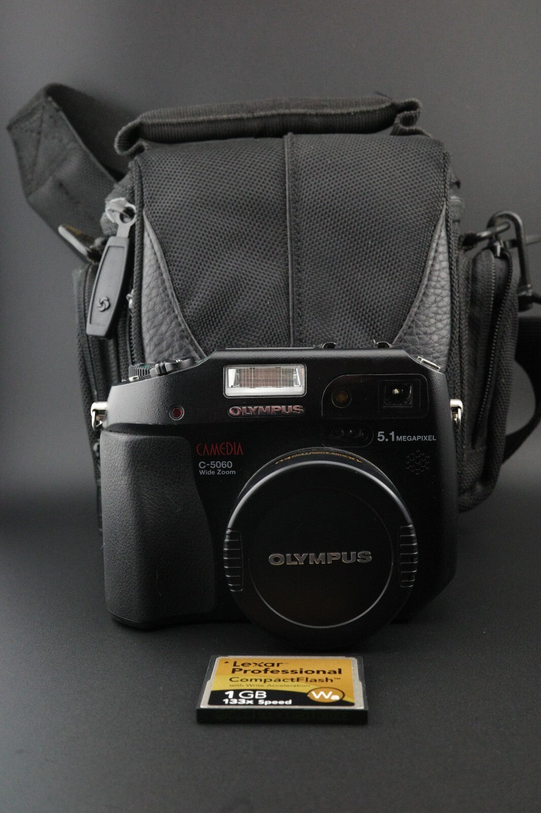 Olympus C-5060 Wide Zoom 5.1MP Digital Camera, 1GB Lexar CF Card & Bag - Working