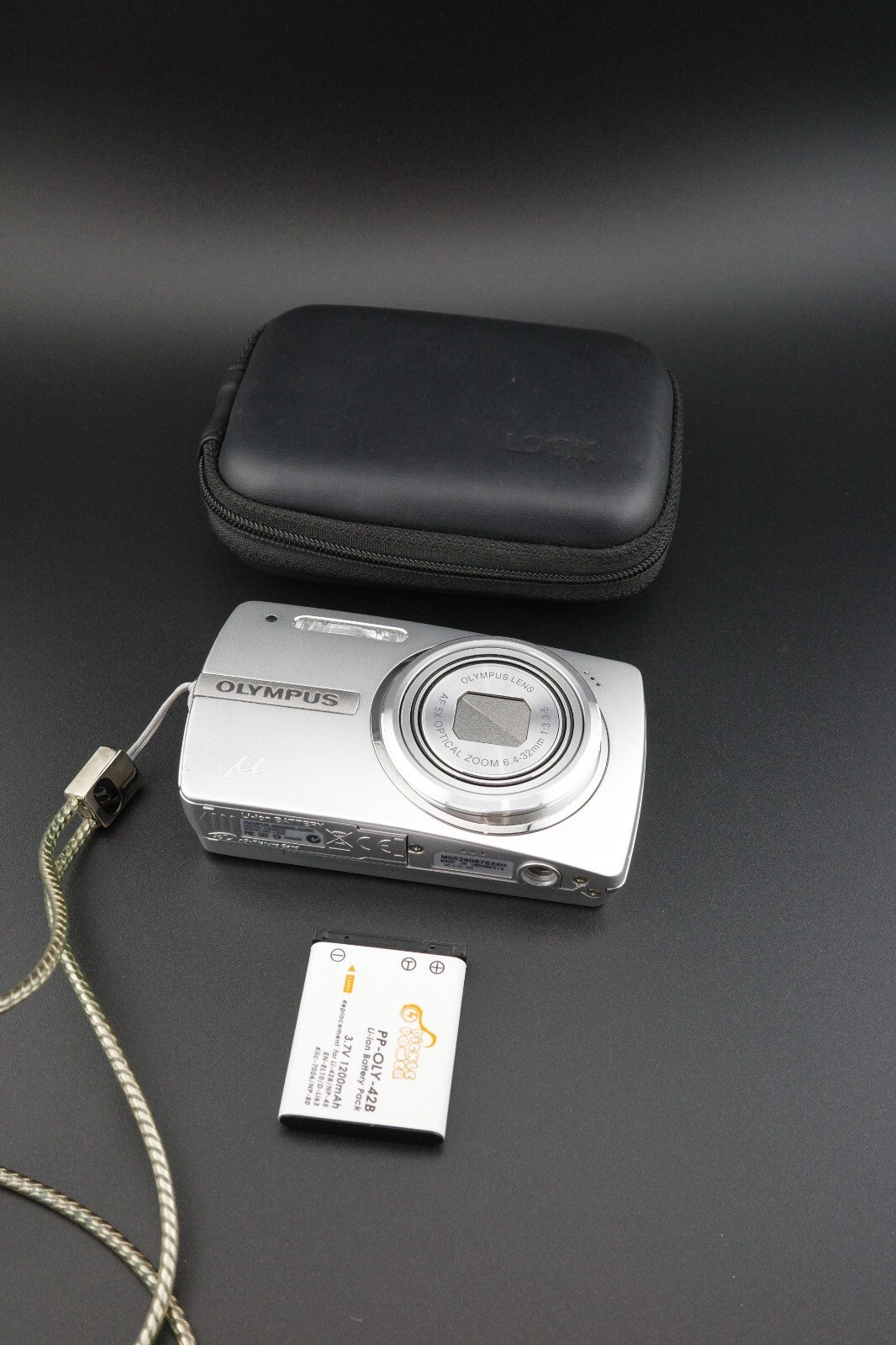Olympus Mju 820 8MP CCD Digital Camera + New Battery and Case Tested & Working
