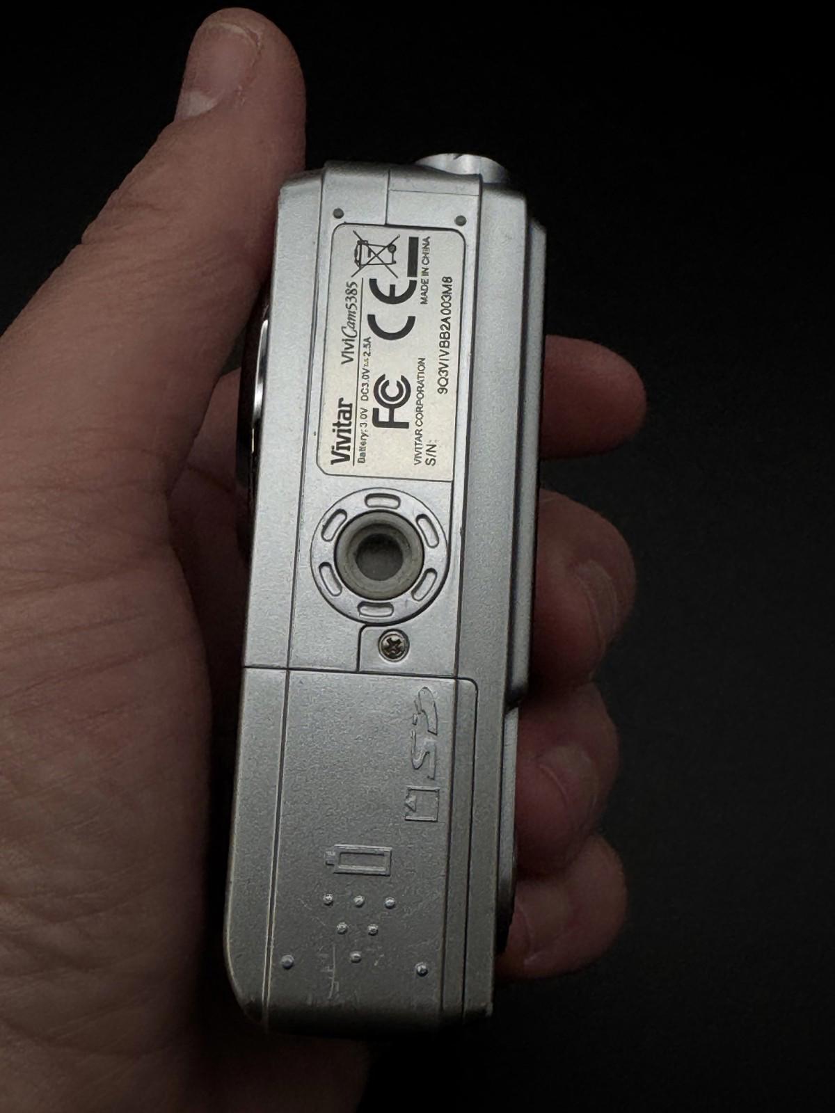 Vivitar ViviCam 5385 Digital Camera 5.0MP 3x Zoom + Batteries - Tested & Working